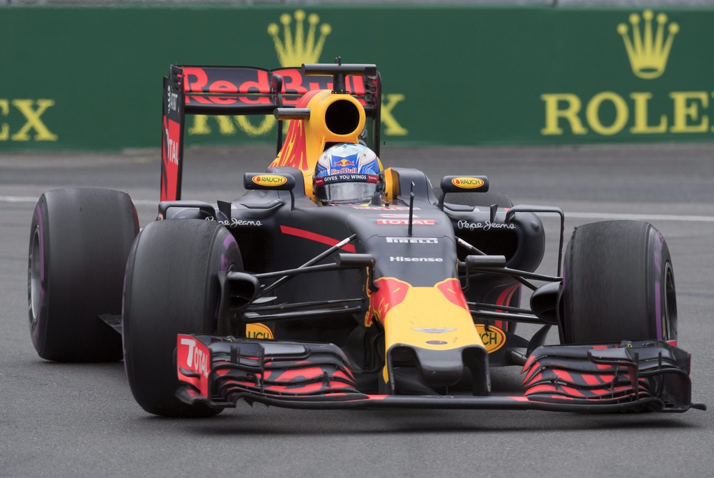 雷诺车队险胜索伯车队，拉塞尔扛起全队