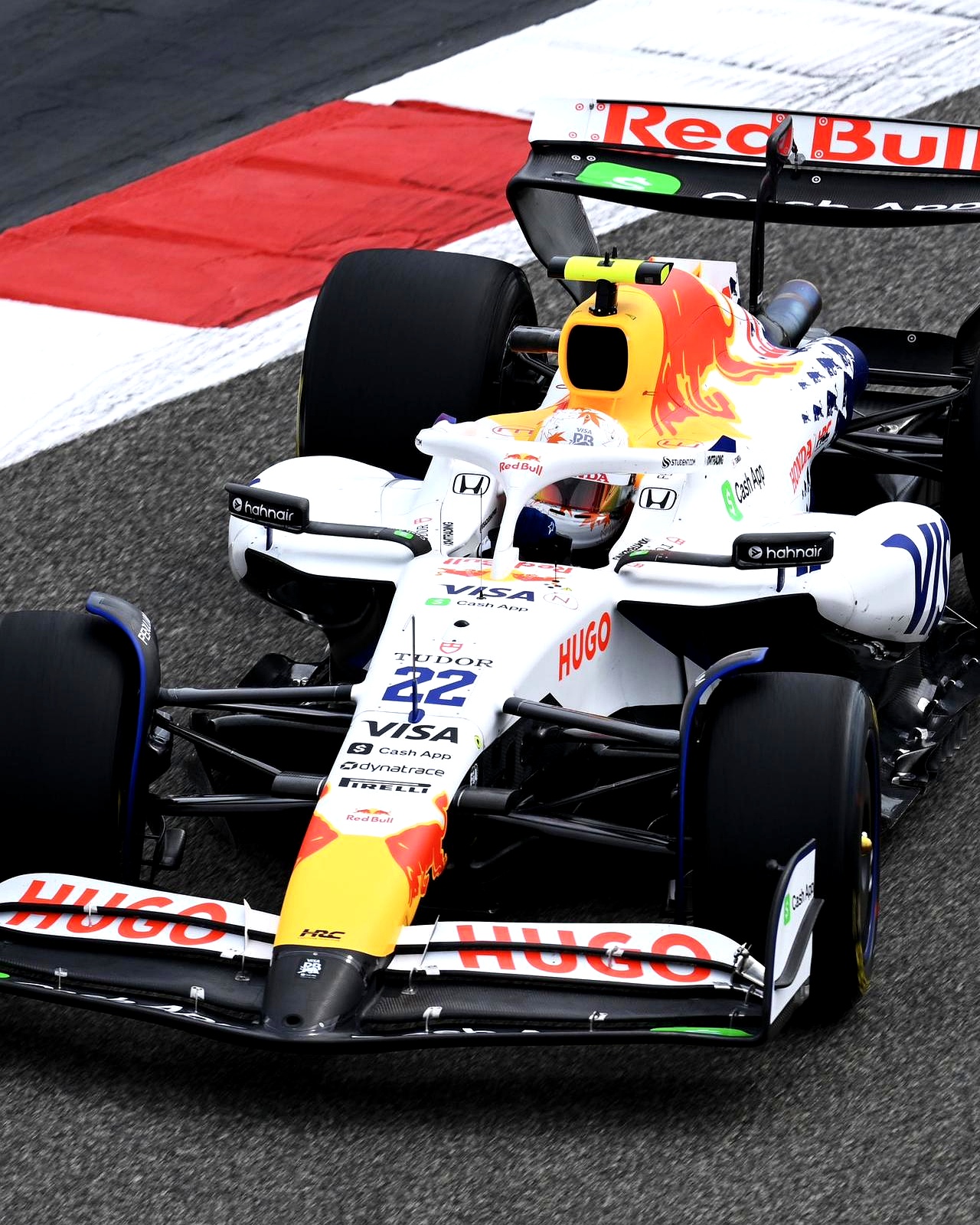 梅赛德斯轻取雷诺车队，拉塞尔关键制胜