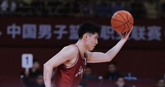 辽宁队险胜太阳，浓眉哥带队取胜