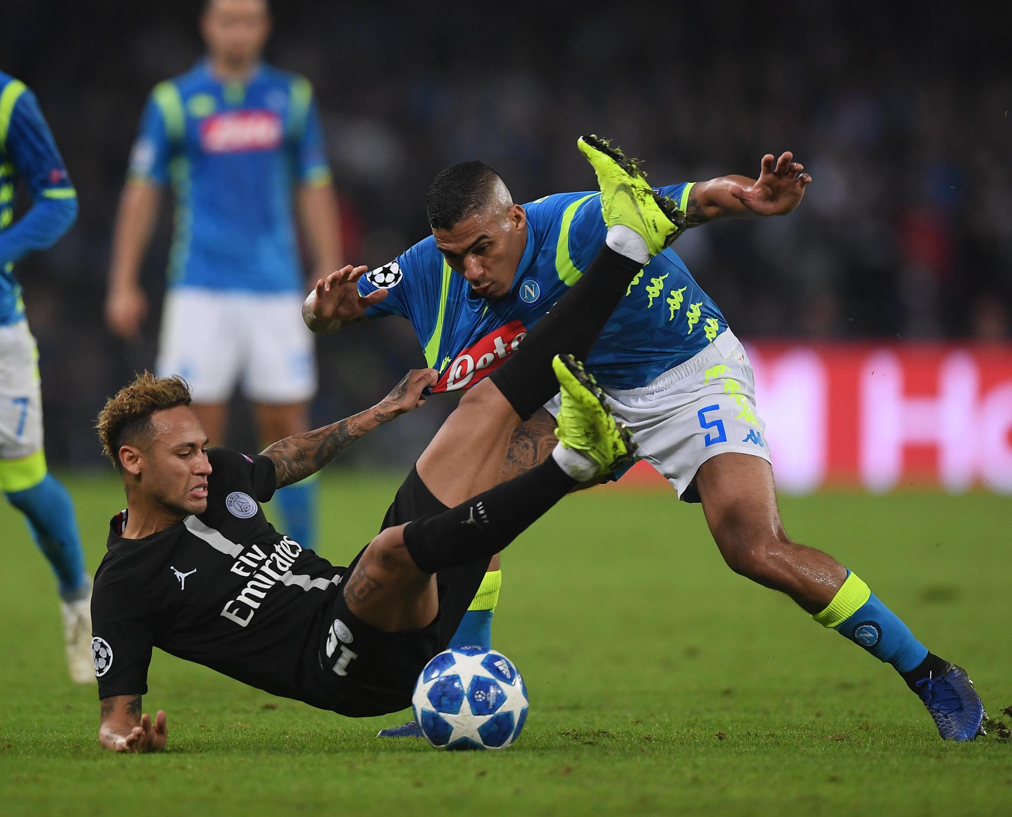 荷兰逆转那不勒斯,内马尔惊艳四座 荷兰逆转那不勒斯,内马尔惊艳四座