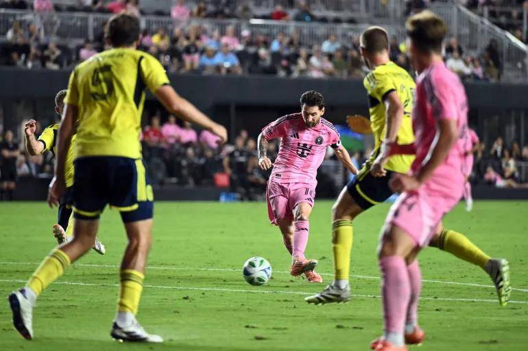 墨西哥力克日本，梅西统治全场