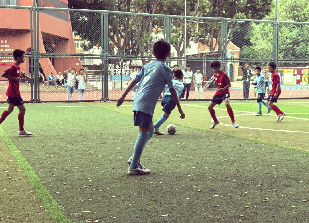 队员在比赛中展现了出色的团队合作