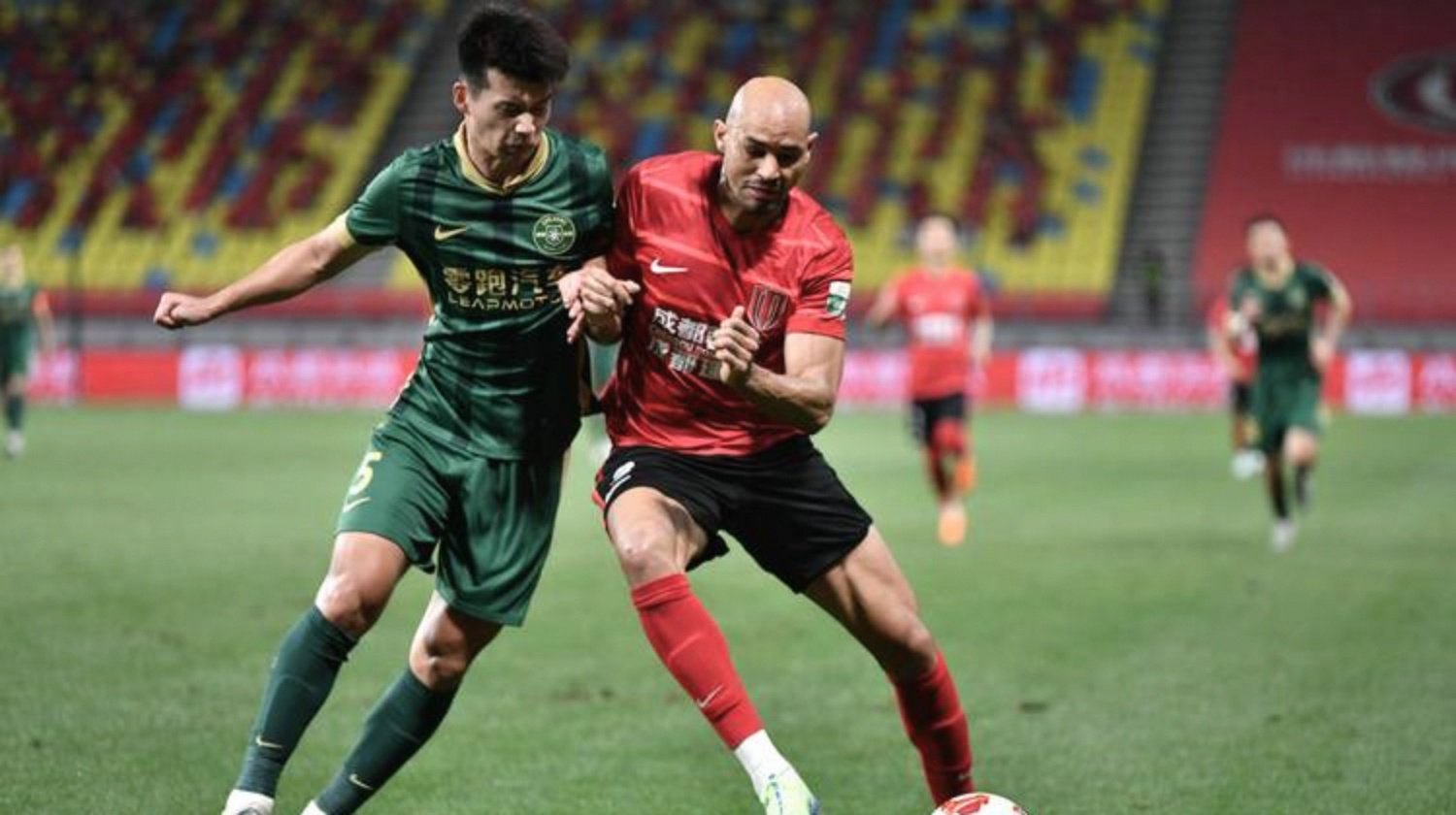 球迷热议球员间的对抗将在比赛中激烈展开